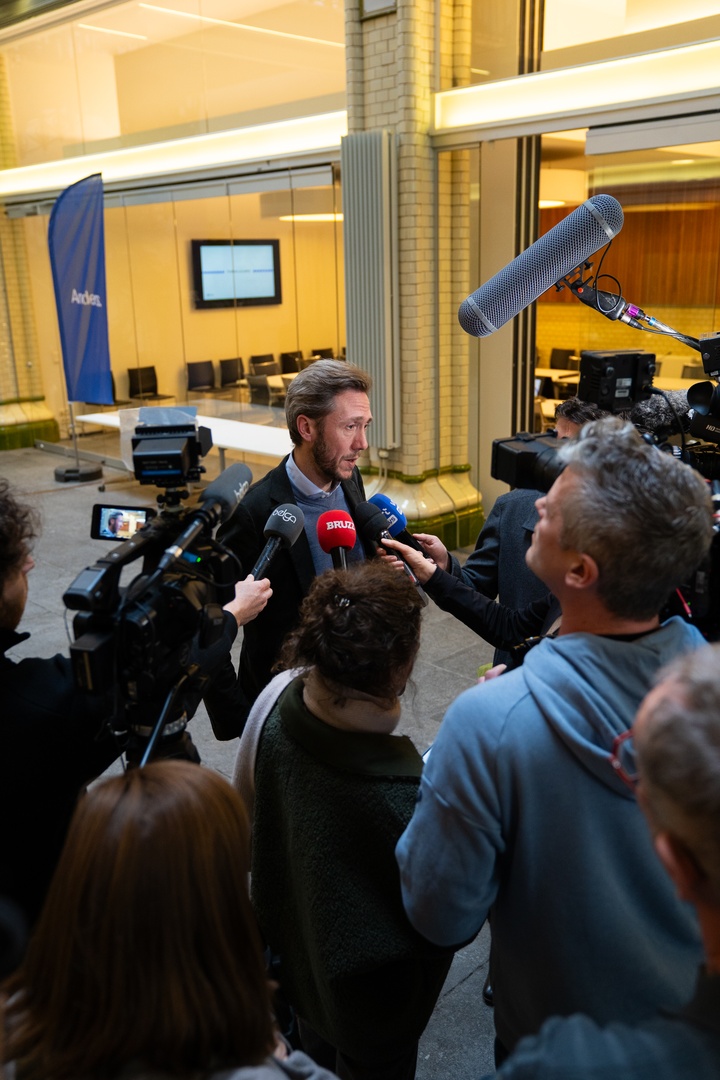 Anders. wil onderhandelen over Brusselse regering